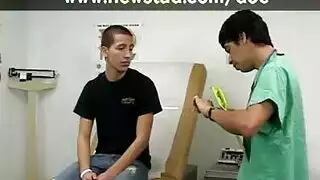 بنات سودانيات حارقات يتم تلبيدهن بقوة