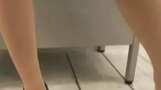 طالبة كورية وقحة تكشف عن فتحاتها لقضيب الأستاذ