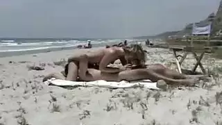 جنس جماعي علني على الشاطئ مع جيسيكا الروسية مشهد إكس إكس إكس كامل