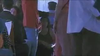 ينزل ورها من الاتوبيس و ينيكها في الشارع