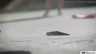 مغامرة إيزايا ماكسويل الشرجية مع فتى مثير مزين بالوشم