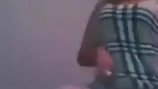 عاهرة جزائرية تئن وتفتح كسها للجماع العنيف