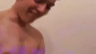 أسرار عائلية: أخوات في جنس جماعي ودعارة