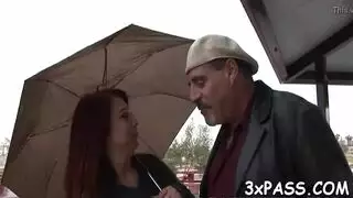 مؤخرة سمينة تمص قضيبًا كفطور