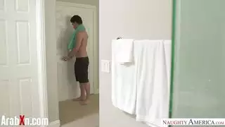 بنت يغير عمر ١٣