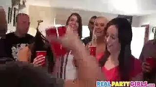 عيد ميلاد إكس إكس إكس: حفلة جماعية شرجية وكس لنجمة البورنو