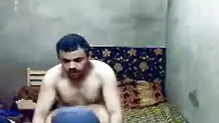 سكس عنيف: عنتيل مصري ينيك عاهرة متلهفة بكل الطرق