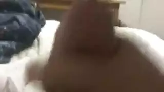  إباحي موحل: مراهقة بحزام جنسي تستمني قضيباً زلقاً
