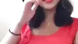 ستفري خصيتيك لشحن رصيد هاتفها المحمول