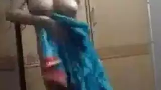 أثداء طبيعية كبيرة لفتاة مصرية – بورن من الحمام إلى السرير