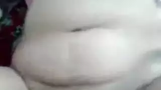 سكس عراقي هاوي: زوج يصور مراته تأخذ زب قوي