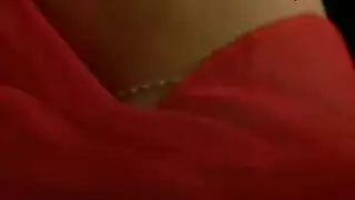 سكس هندي صريح: قبلات عميقة وجنس خام بأسلوب بوليوود