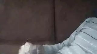 وشم عاملة نظافة في سن المراهقة لاتينا