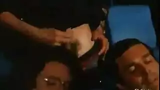 بورن من الطراز القديم: شرج في الصف الخلفي للسينما