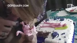 بنات الأب: ثنائي جامح يتحول إلى جنس جماعي