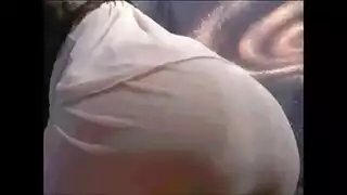 قحبة محجبة تلعب بكسها الضيق وتصفع طيزها المدورة على الكاميرا