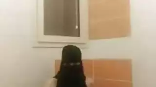 محجبات مثيرات تأخذ قضيب كبير في مشهد جنس عنيف