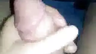 تبتلع قضيبه الكبير حتى يفرغ حمولته