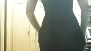 رقص شرقي حار ينتهي بضرب فرجها على السرير