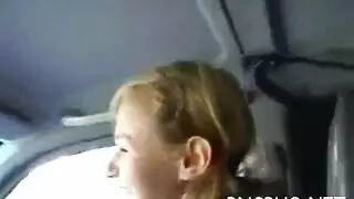 ثلاثي جنسي على الرمال مع ممثلات إباحية ودسار زجاجي