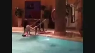 النجمة العربية ذات الأثداء الكبيرة سما المصري تظهر صدرها بالكامل في فيديو صريح