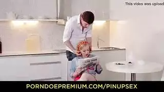 مفاجأة قذف داخل أخت زوجية في المطبخ