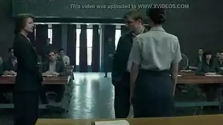 عرض جنسي مباشر: المعلم يوجه الفصل حول الإيلاج الصحيح