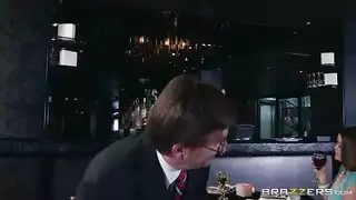 نساء أنيقات، رغبات فاسقة: أفلام إباحية غير مقتطعة في الحمام