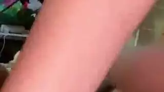 نيك عربي وحشي: فحل ينيك زوجته وأختها المراهقة معًا