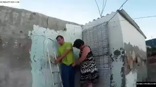 جنس xxx على السطح: الجار ينيك فرجها الوحش بعمق وبخشونة