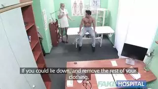 الدكتورة شمايل تقدف داخل كس مراه