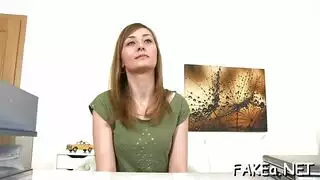 عسل شقراء جذاب يعلم شريكها kr كيفية ممارسة الجنس معها ، في المطبخ