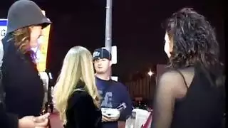 حفلة استمناء صريحة: ضخ مهبلي وصياح هزات