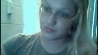 من إثارة الحلق إلى ضربات الشرج: شقراء تستخدم بقوة