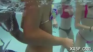 مشهد جماعي مجنون: فتاتان تخدمات قضيباً عملاقاً