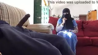 فيديو إباحي: زوجة تركية مهووسة بعضو صديق زوجها الأسود الضخم