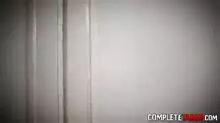 نيك بنت صغيرة ثديبة وكسر سوتها و دماء تسيل في الغ