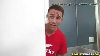 عاشقات سحاقيات يتقاسمن نكا صريحا، تئن وتتوسل للمزيد