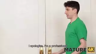 مدرس يغوي طالبًا للعب شرجي عميق