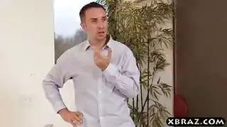 مرات عمي تغريني عشان انيكها وهي نايمه بقميص النوم