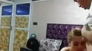 مهبل مسحور يتلقى حمولة سحرية عميقة من عصا الساحر