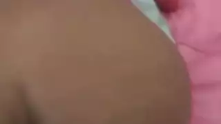 شرموطه عربيه تلعب بي كسها
