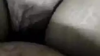 زوجة لها مأخرة جميلة