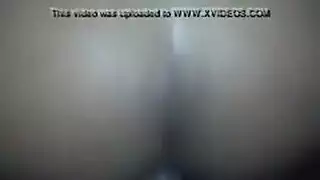 جنس فموي إباحي: العاهرة السمراء تستمتع بلعق فرجها