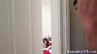 صغيرة ومثيرة: جلسة مص و جماع علنية