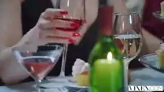 عامل يختصب عاهرا