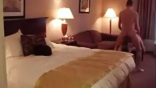 قرد المطاط يأخذ قذف سائل في أوgy جنسي متطرف