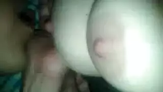 رجل يمص زب امراة و ينيكها من الخلف