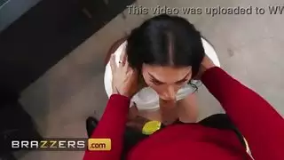 اخت تضرب عشر علة إخوة وهو نيام