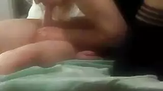 كوغار ناضجة مثارة تمارس الجنس بقوة مع فحول أصغر سنا